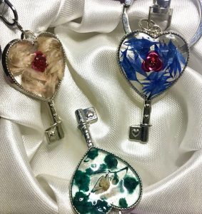 Floral keychains set
