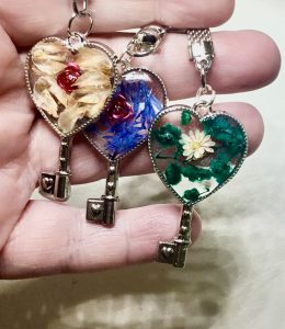 Floral keychains set