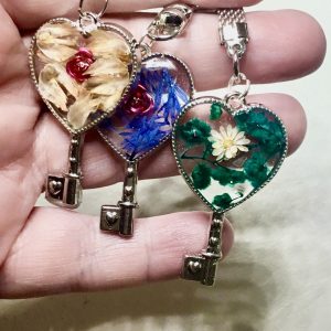 Floral keychains set