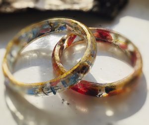 Set of cornflakes and bougainvillea flowers bracelets