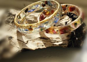 Set of cornflakes and bougainvillea flowers bracelets