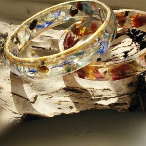 Set of cornflakes and bougainvillea flowers bracelets