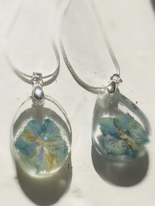 Set of 2 blue flowers floral resin jewellery 