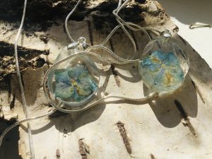 Set of 2 blue flowers floral resin jewellery