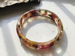 Set of cornflakes and bougainvillea flowers bracelets