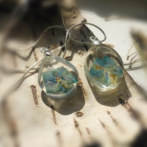 Set of 2 blue flowers floral resin jewellery