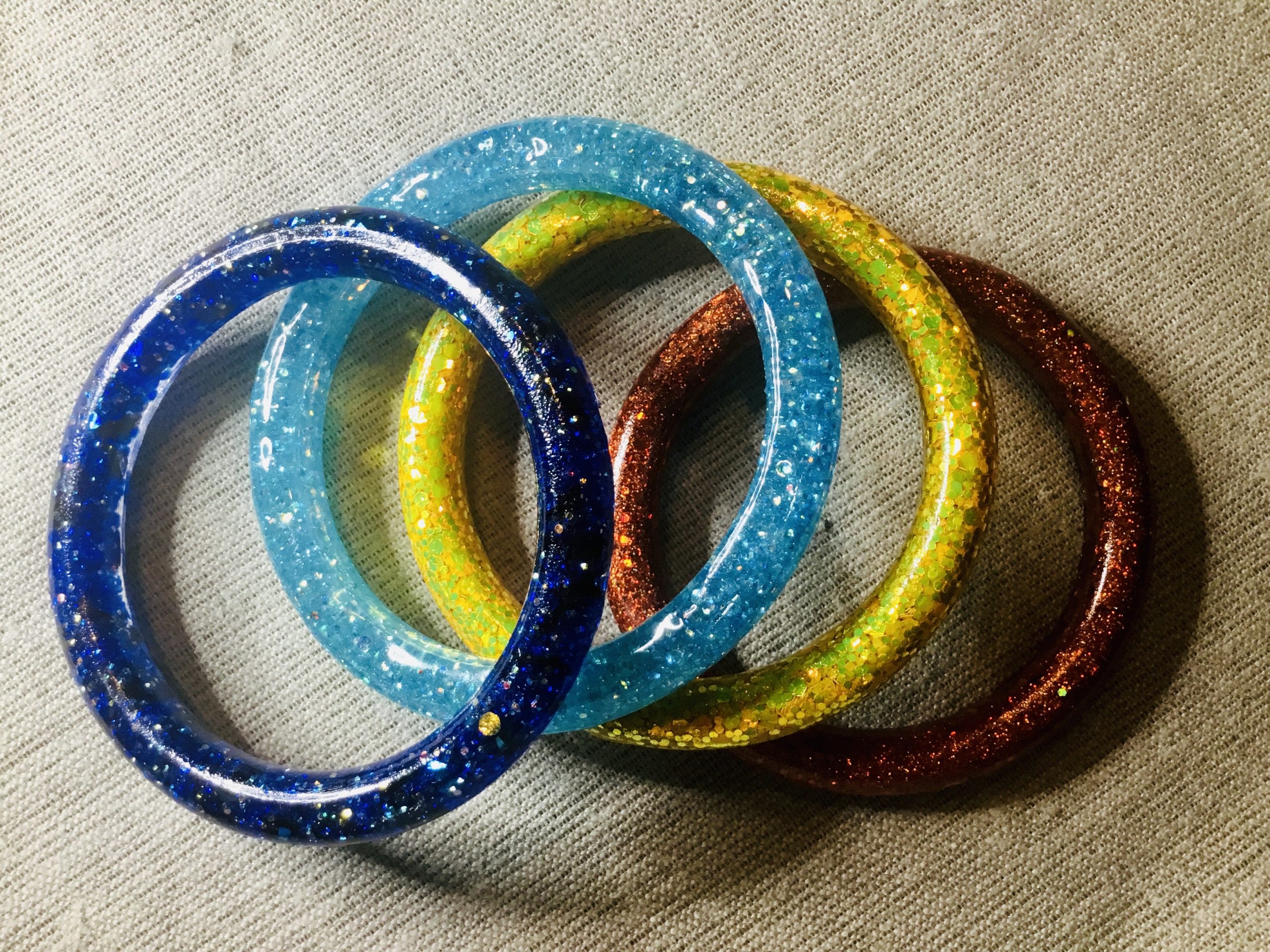 Set of 4 colourful glitter bangles