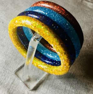 Set of 4 colourful glitter bangles