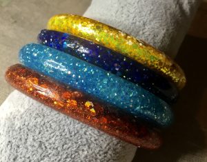 Set of 4 colourful glitter bangles
