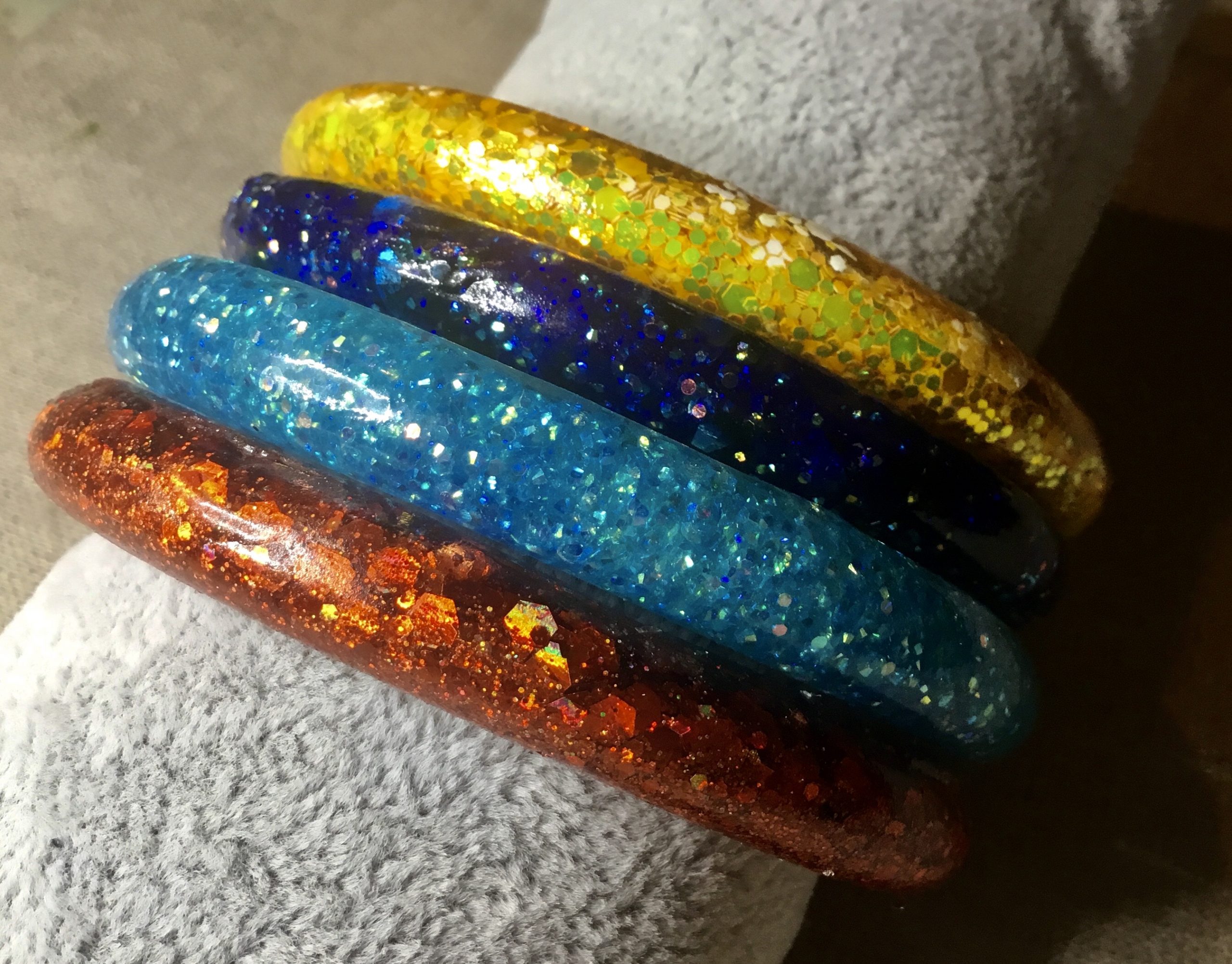 Set of 4 colourful glitter bangles