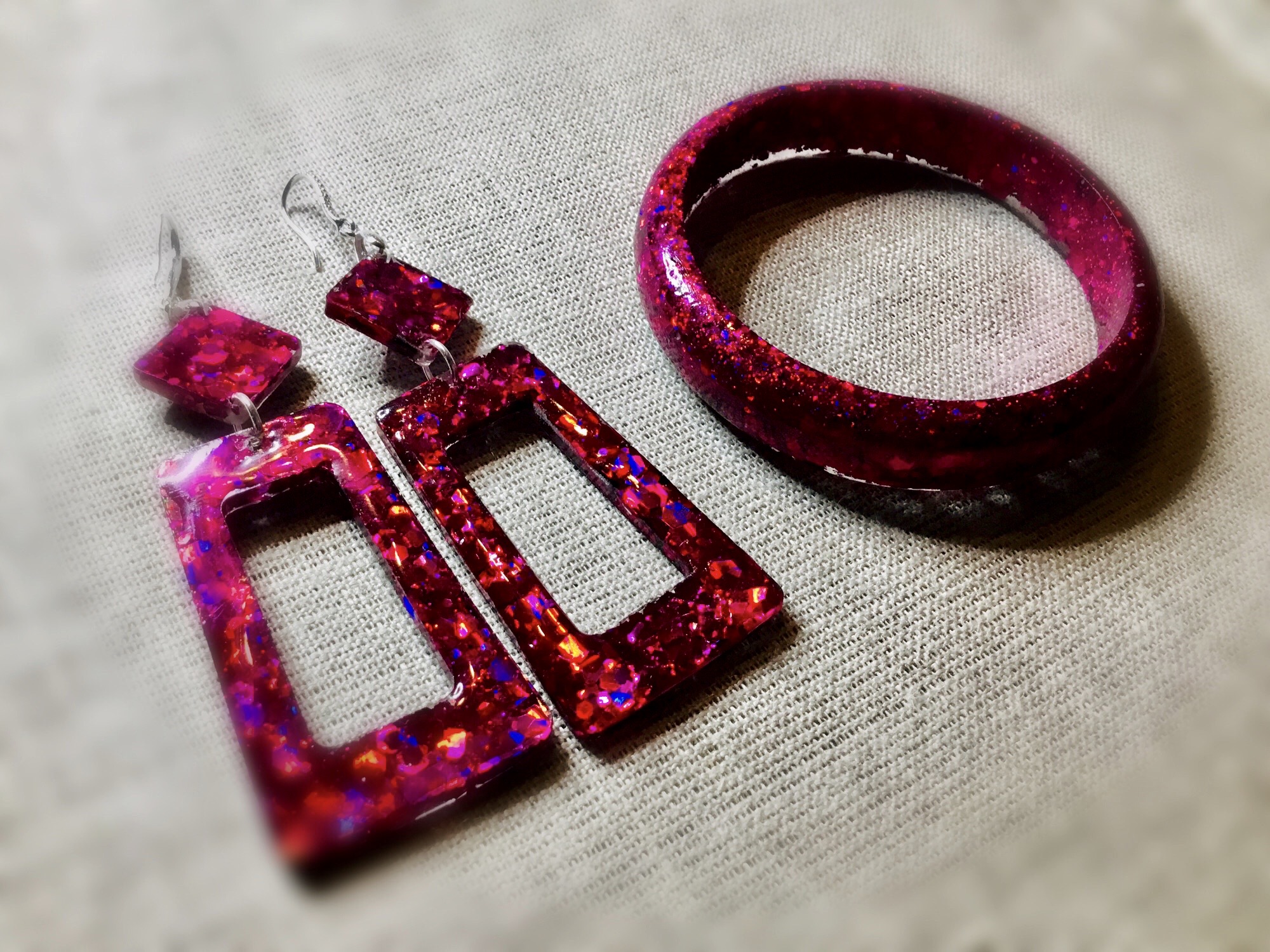 Bright pink glitter jewelry set