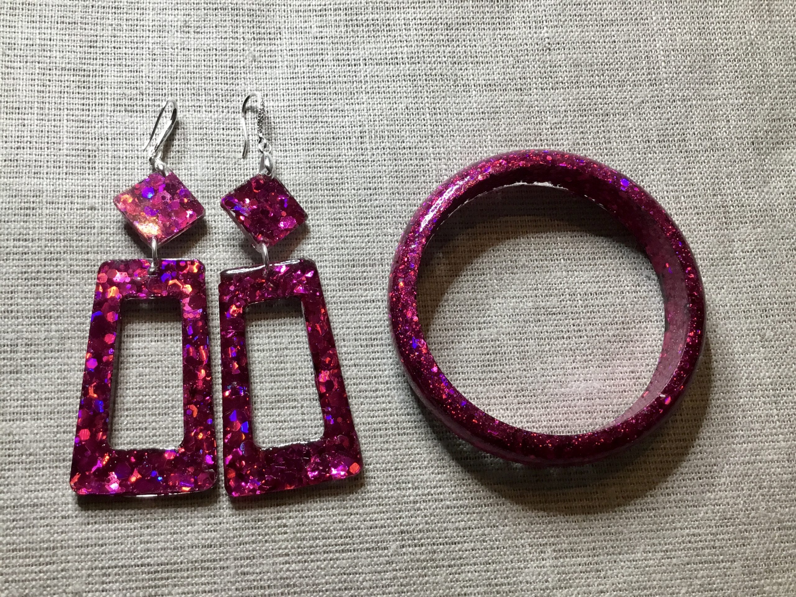 Bright pink glitter jewelry set