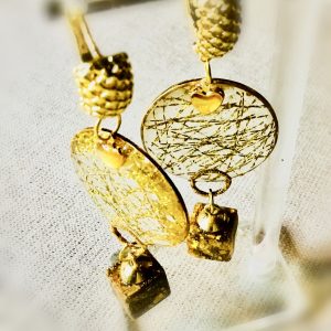 Golden heart glitters earrings 