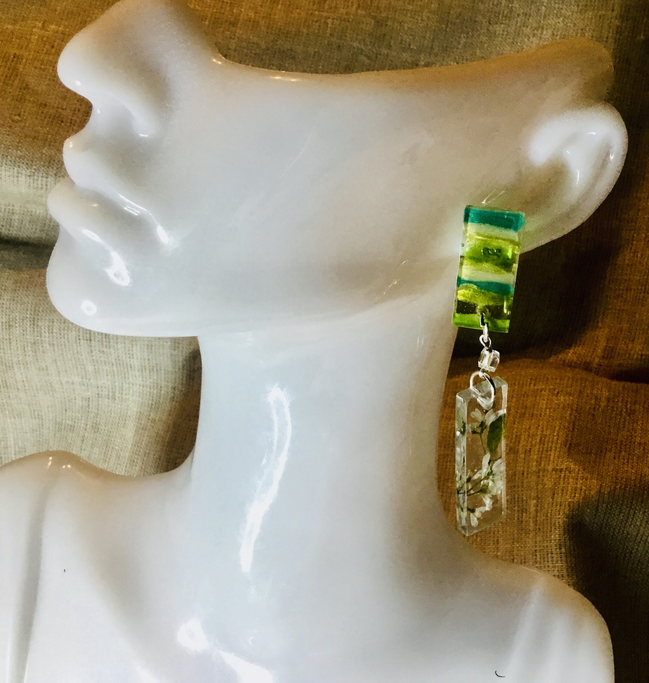 Petite white flowers & green leaves fantasy jewelry set