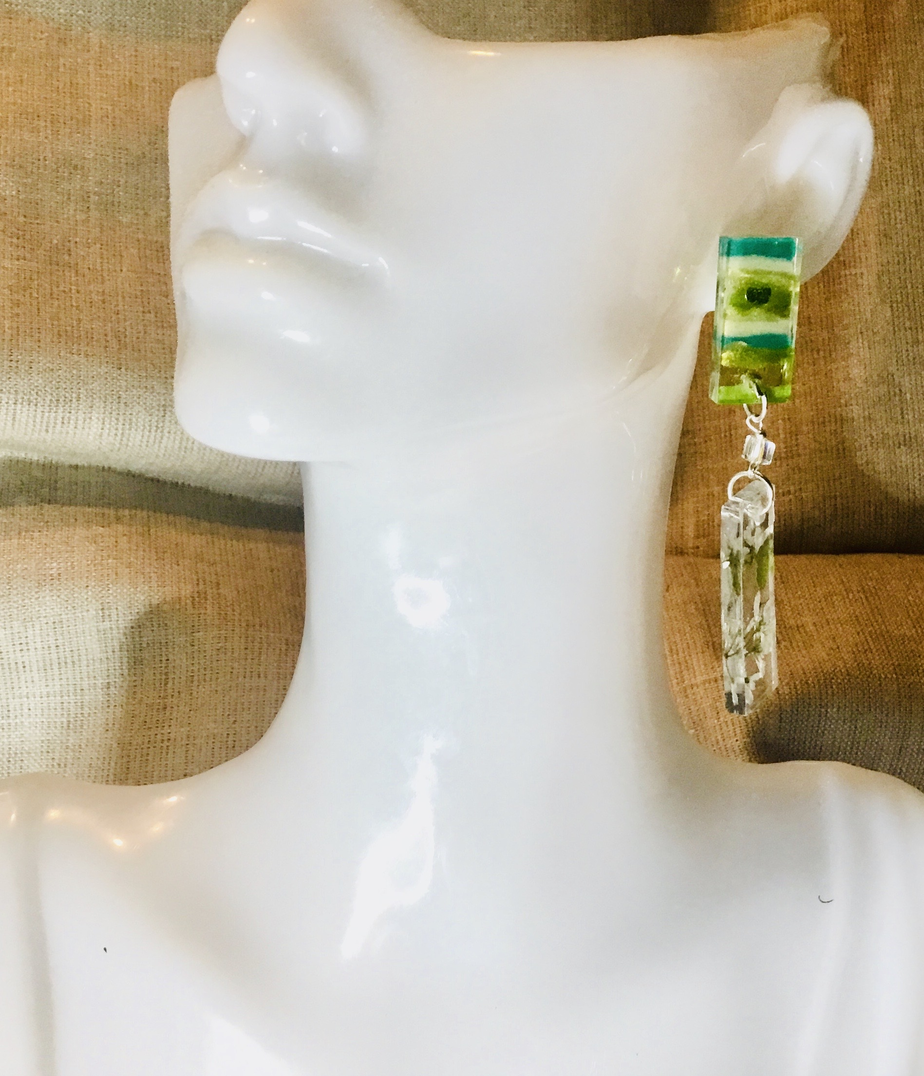 Petite white flowers & green leaves fantasy jewelry set