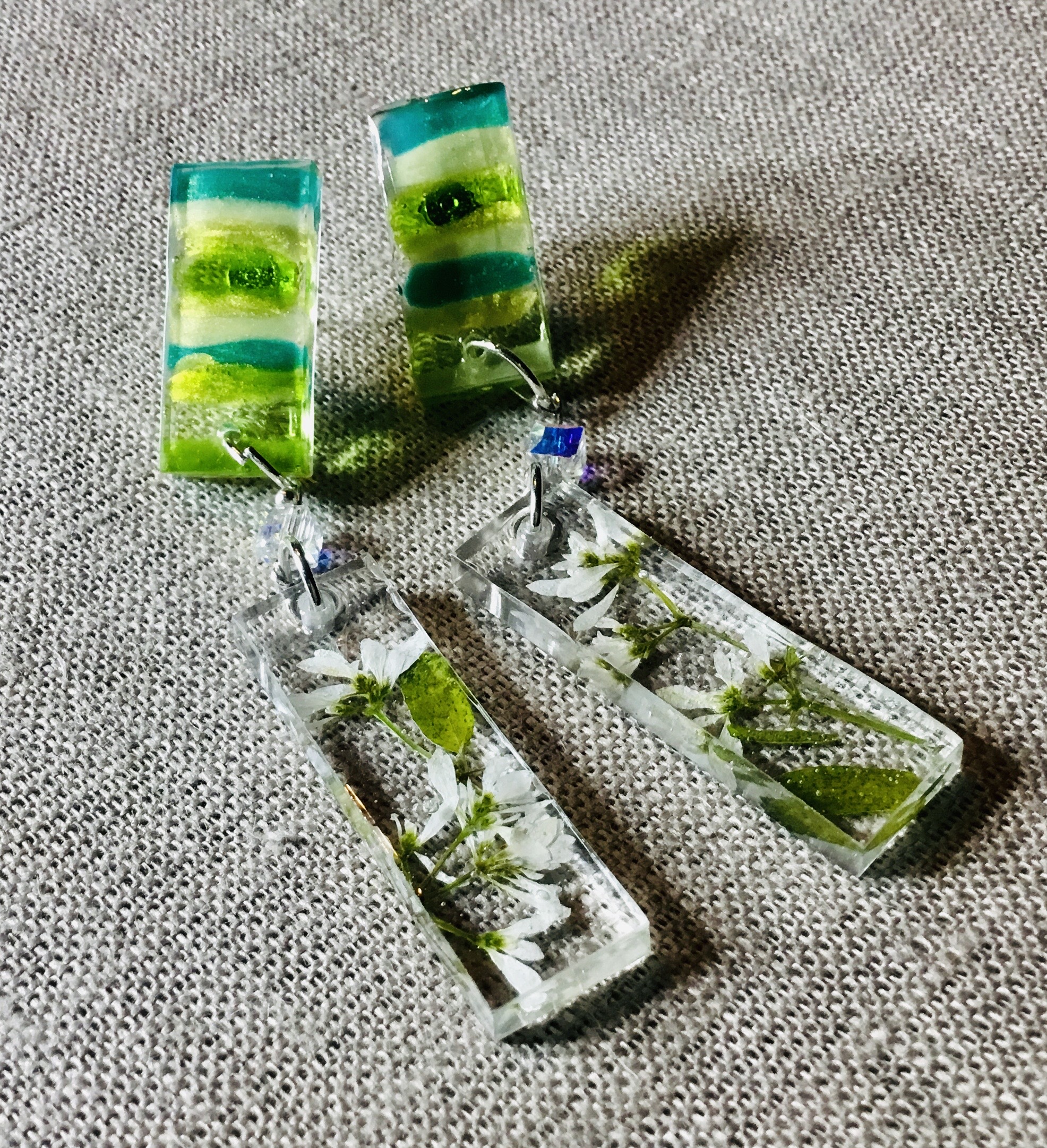 Petite white flowers & green leaves fantasy jewelry set