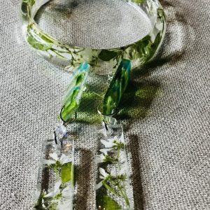 Petite white flowers & green leaves fantasy jewelry set