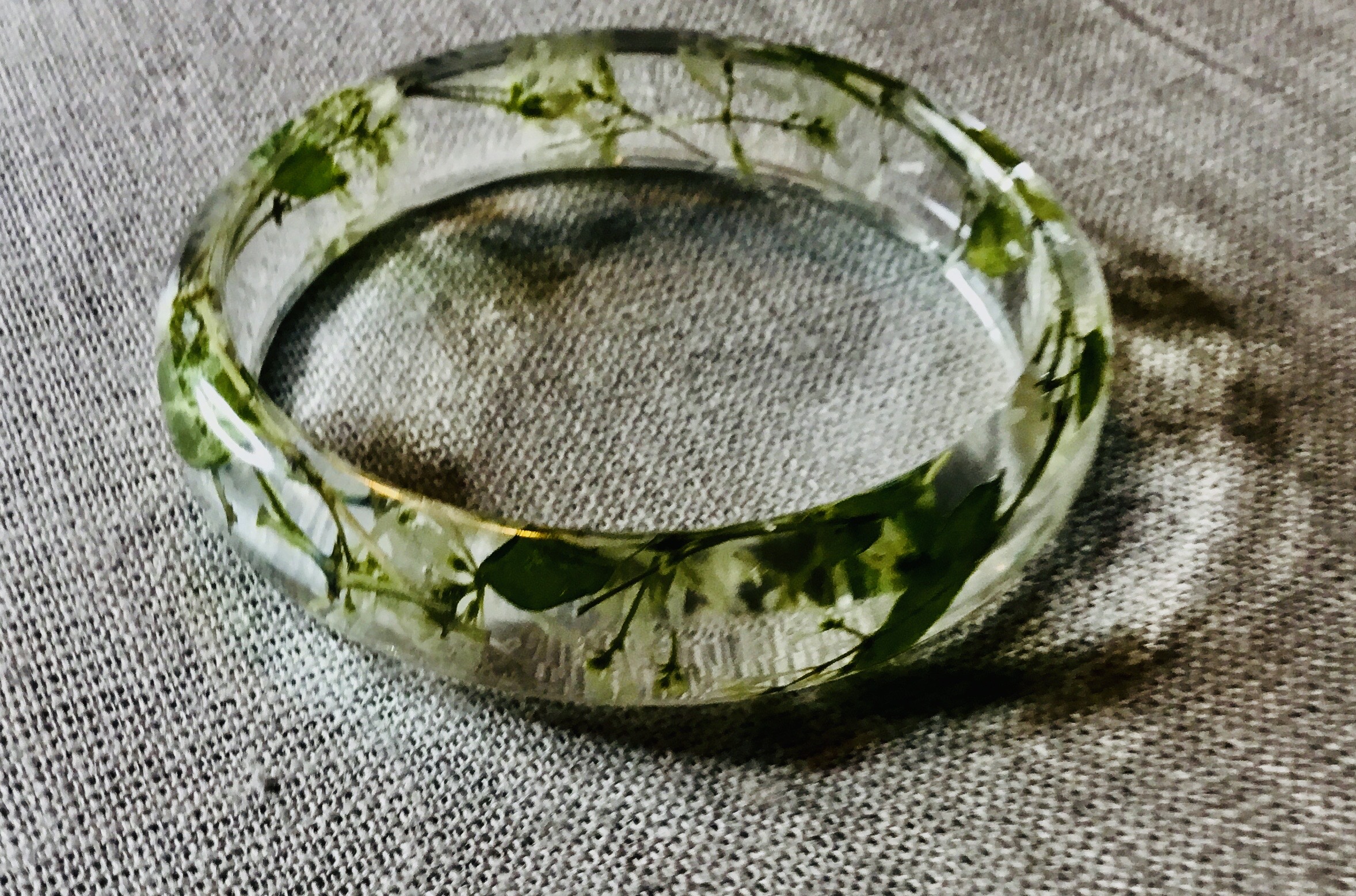 Petite white flowers & green leaves fantasy jewelry set