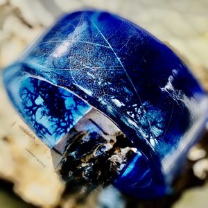 Blue moss & white leaf resin bangle