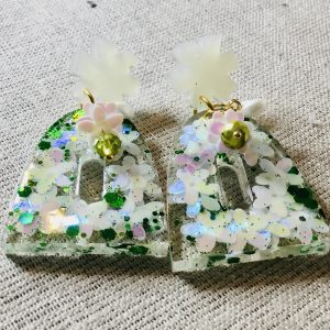 White flowers and glitter bangle & earrings set White flowers and glitter bangle & earrings set