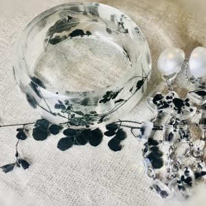 Botanical Resin Jewelry Set – White Leaf & Black Flower Bangle and Earrings – Handmade Nature-Inspired Jewelry – Gift for Her – Sold as Set or Separately