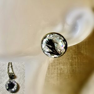 Black Dried Flower Resin Jewelry Set – Glitter Botanical Pendant Necklace & Stud Earrings – Handmade Nature Gift – Antique Bronze