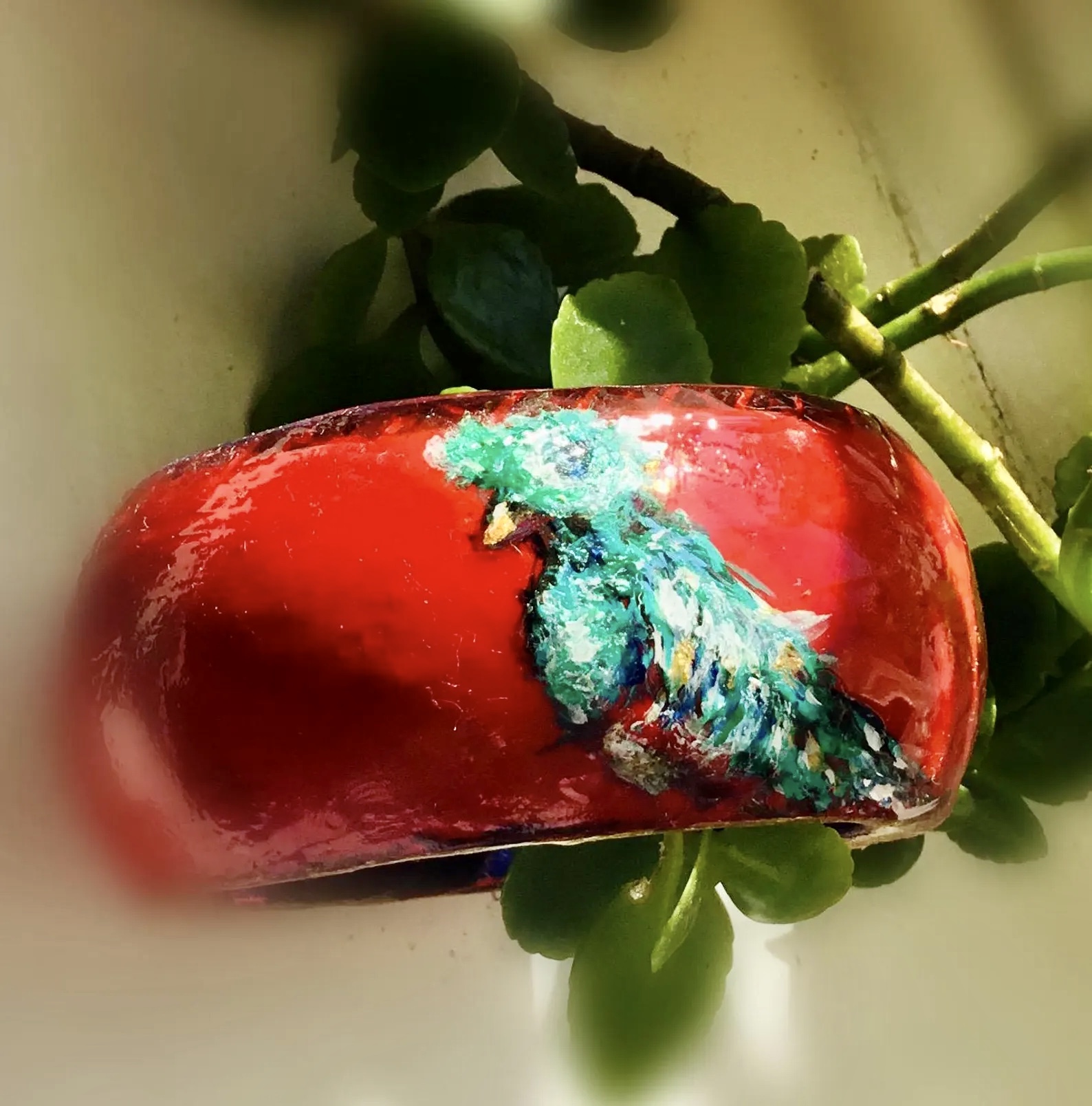 Hand-Painted Quetzal Bird Resin Bangle – Tropical Wildlife Art Bracelet, Nature-Inspired Handmade Jewelry, Unique Forest Bird Gift, Lightweight Resin Art