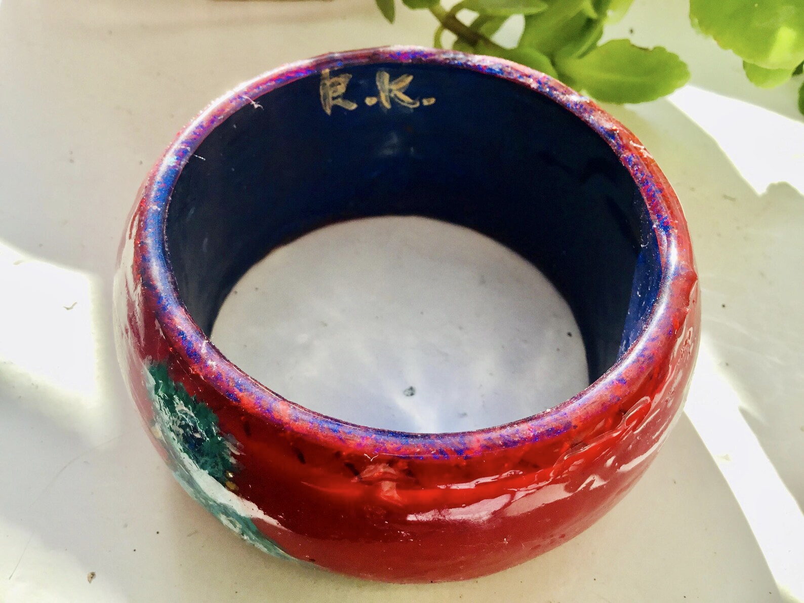 Hand-Painted Quetzal Bird Resin Bangle – Tropical Wildlife Art Bracelet, Nature-Inspired Handmade Jewelry, Unique Forest Bird Gift, Lightweight Resin Art