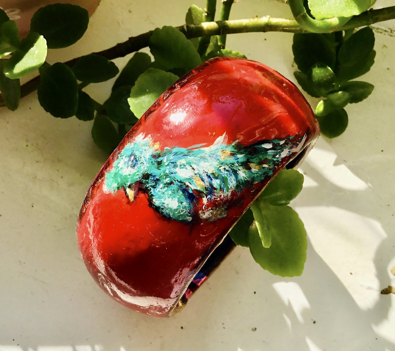 Hand-Painted Quetzal Bird Resin Bangle – Tropical Wildlife Art Bracelet, Nature-Inspired Handmade Jewelry, Unique Forest Bird Gift, Lightweight Resin Art