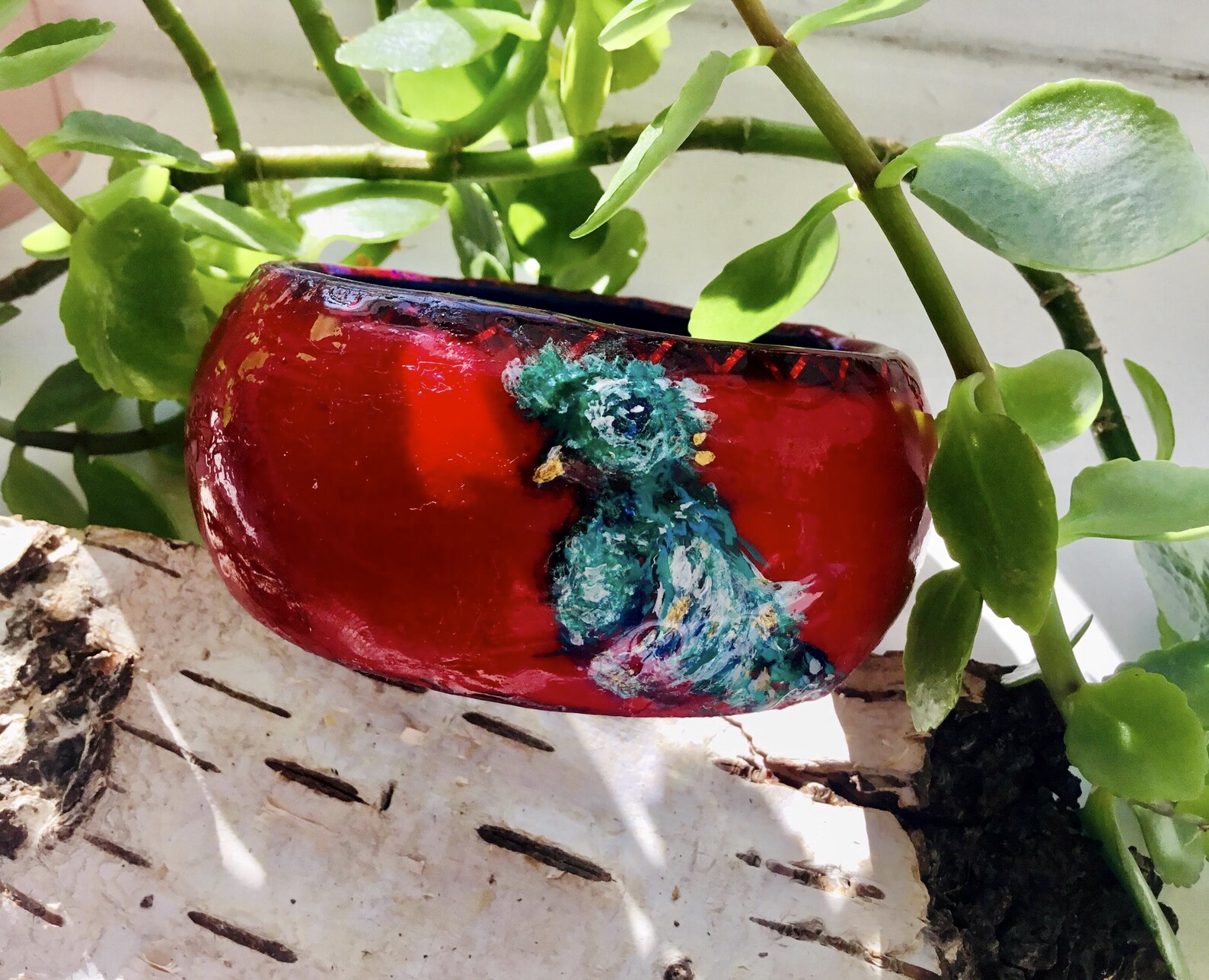 Hand-Painted Quetzal Bird Resin Bangle – Tropical Wildlife Art Bracelet, Nature-Inspired Handmade Jewelry, Unique Forest Bird Gift, Lightweight Resin Art
