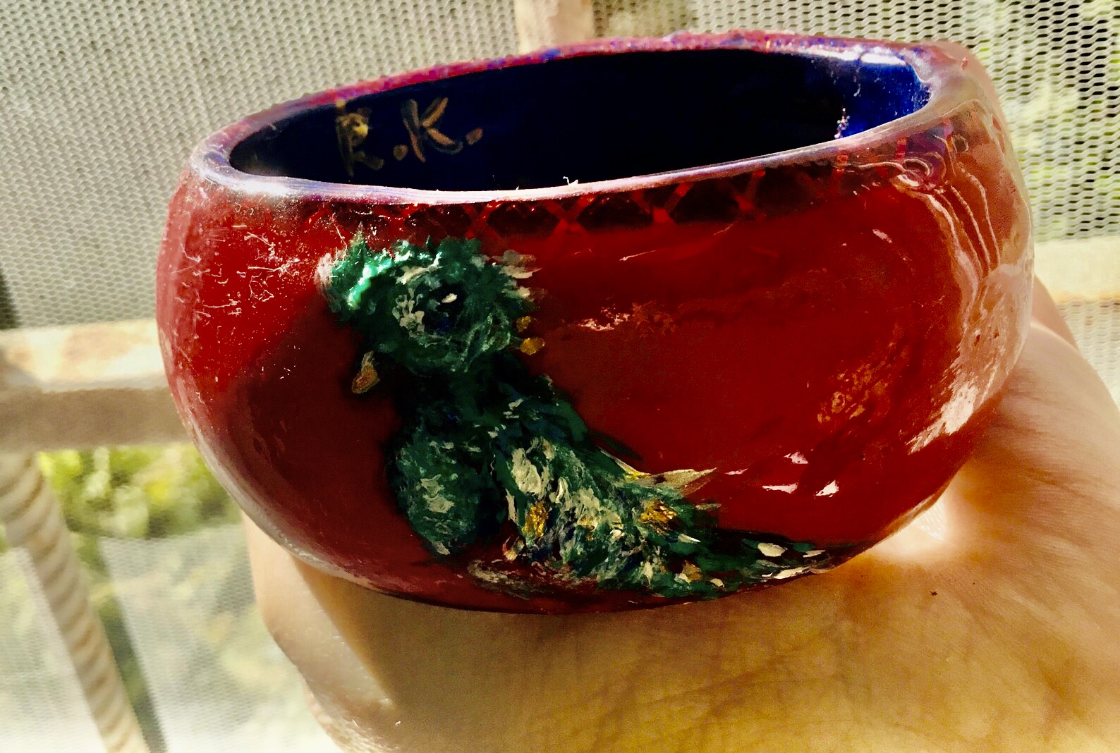 Hand-Painted Quetzal Bird Resin Bangle – Tropical Wildlife Art Bracelet, Nature-Inspired Handmade Jewelry, Unique Forest Bird Gift, Lightweight Resin Art