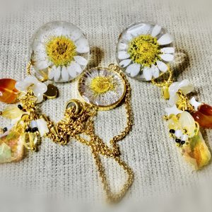 Handmade Jewelry Set with Real Daisy Flowers in Resin